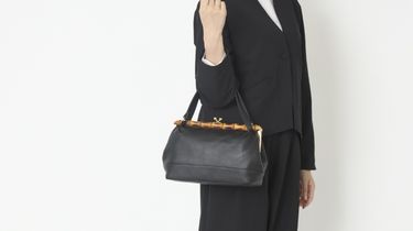 大人女性のコーディネートに合うオケージョンにも使える靴とバッグ