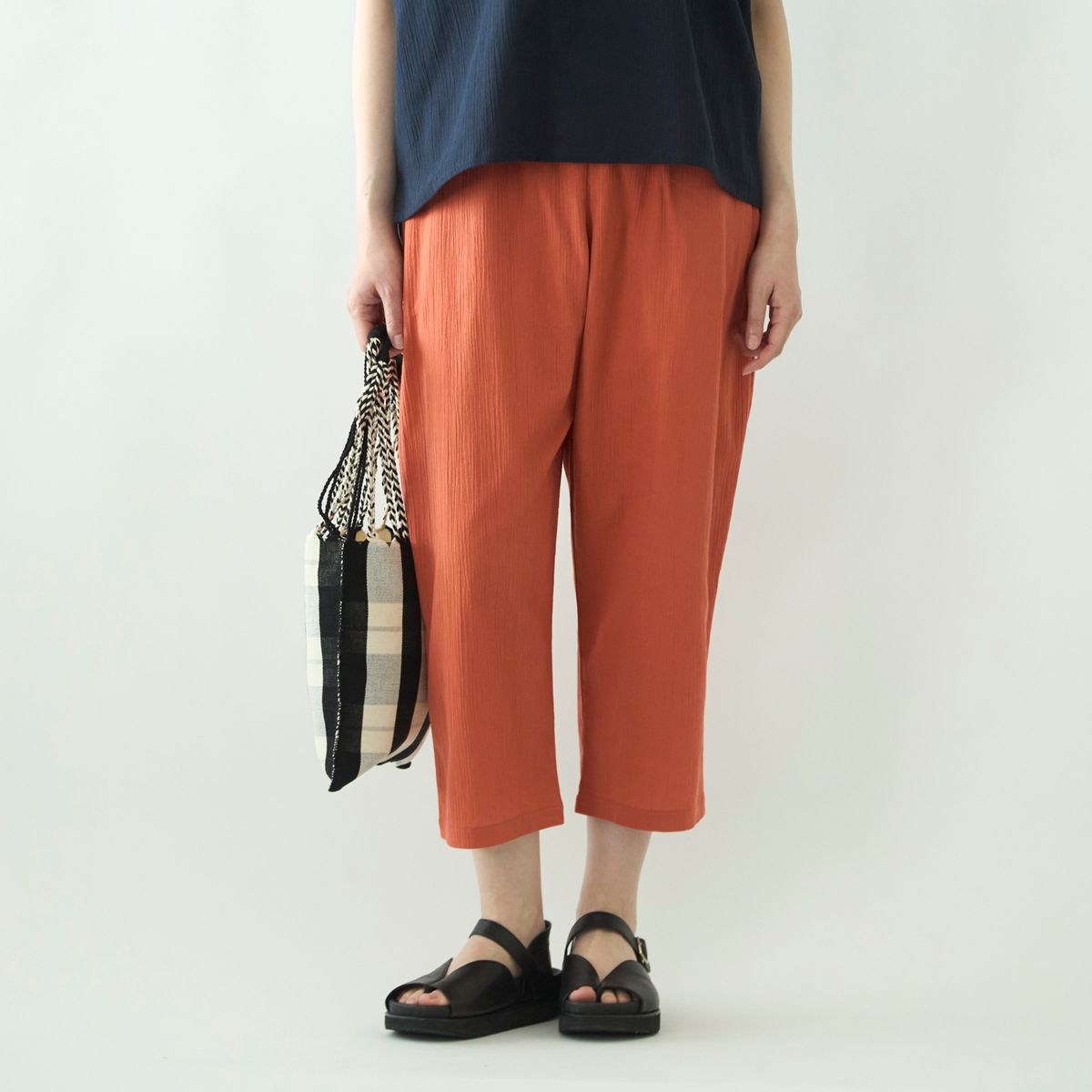 スタイルストアの高島ちぢみ コクーンギャザーパンツ