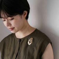 sasakihitomi/ライラックと白蝶貝のブローチペンダント