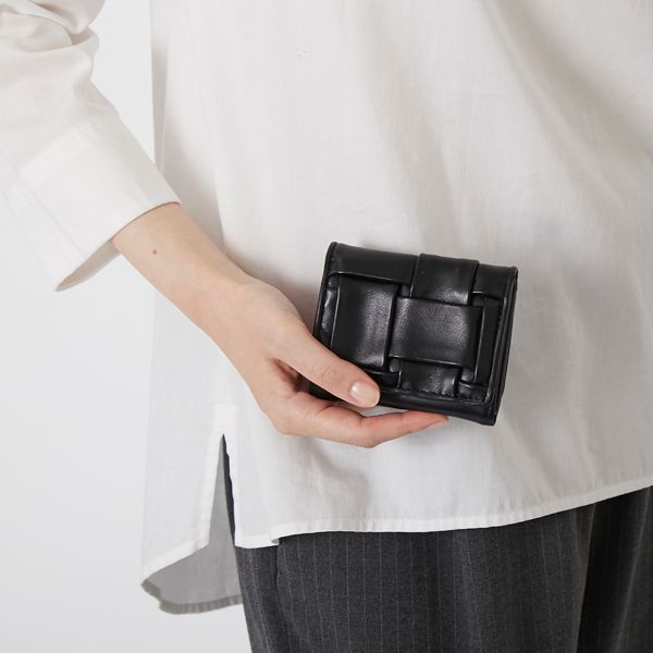 ブラックの三つ折り財布、本日発送可能です CARRYNEST/三つ折り財布 -見た目と機能性を兼ね備えた三つ折り財布