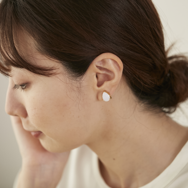 Ouca/しずく型クリスタルガラスイヤリング