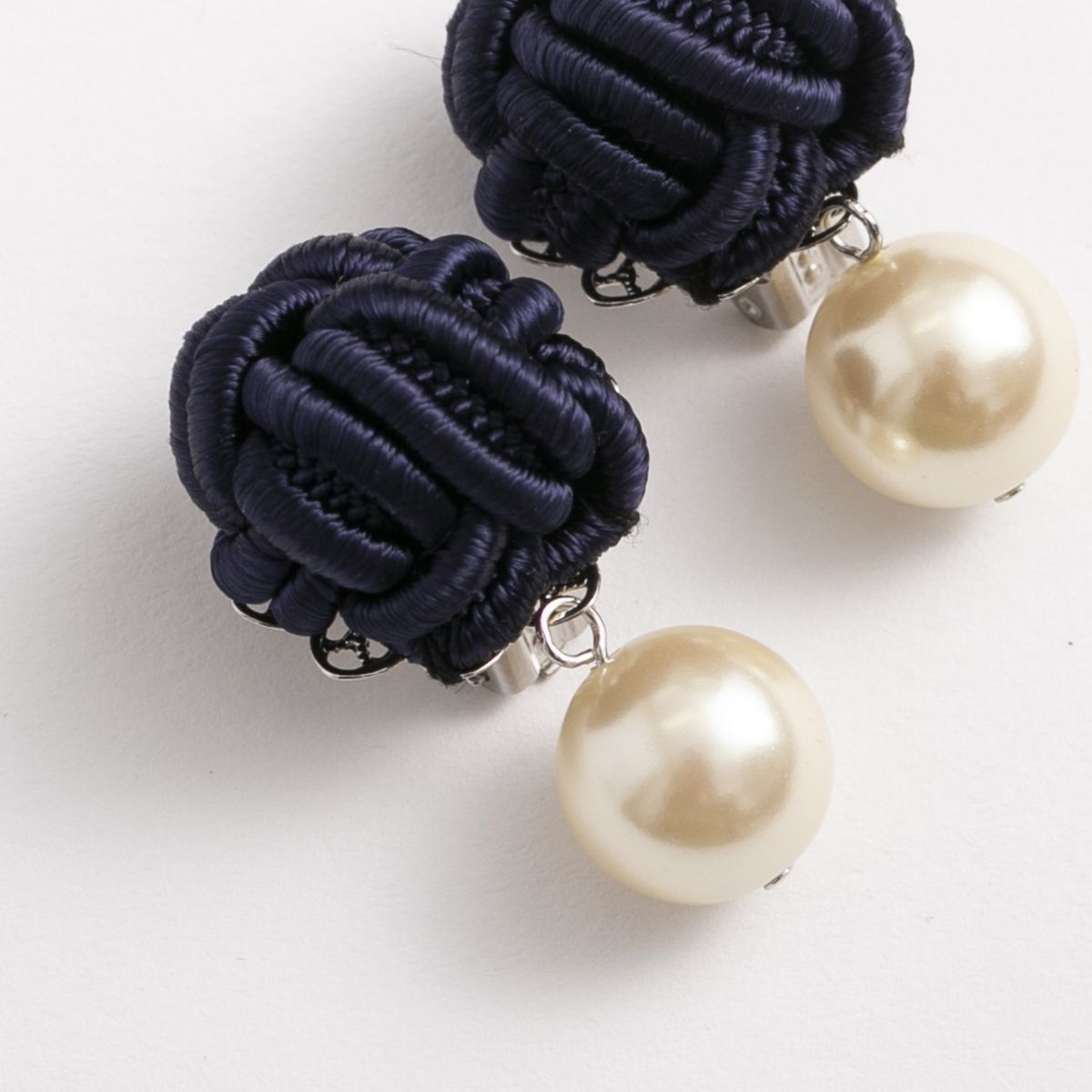 STELLA CIFFON/ボタンモチーフイヤリング