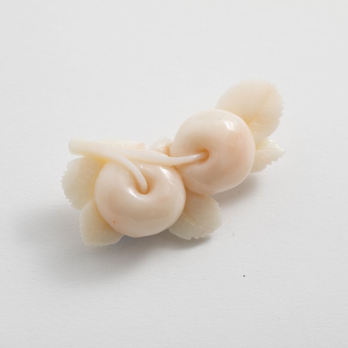 高知の珊瑚ブローチ大　さくらんぼA