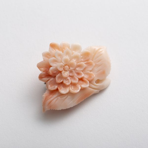 高知の珊瑚ブローチ大 小菊B -【当店限定】すべて1点もの、高知から