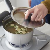 Three Snow 新越ワークス/そそぎ上手片手鍋14cm（目盛付）