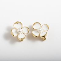 Ouca/ホワイトエナメル グレースイヤリング