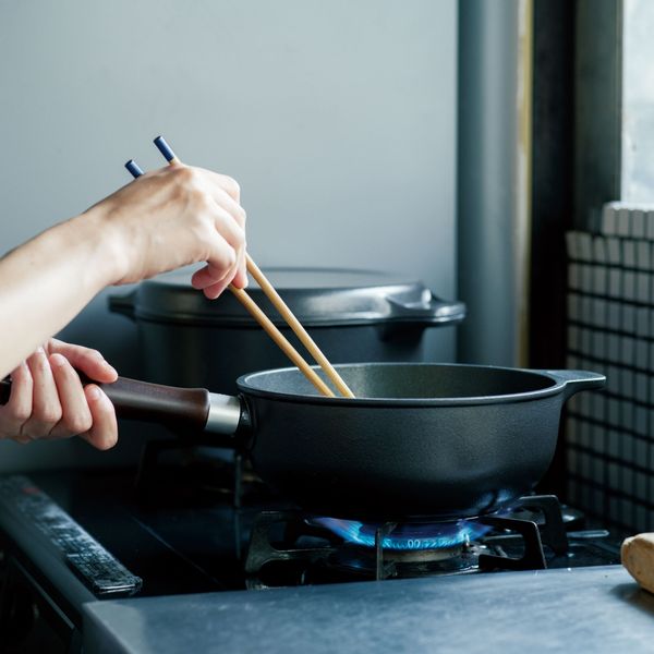 味わい鍋 片手20cm -無水調理でおいしく仕上がる、万能アルミ鋳物鍋