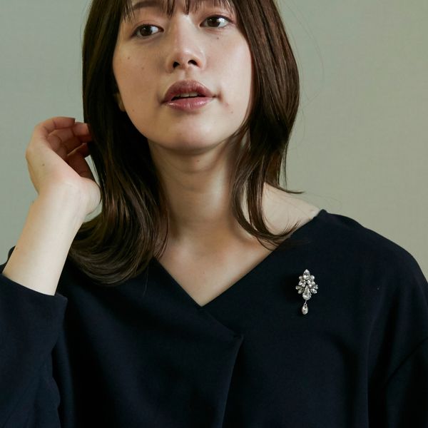laneii/しずくブローチ/ネックレス -クリスタルの輝きで華やかな印象に