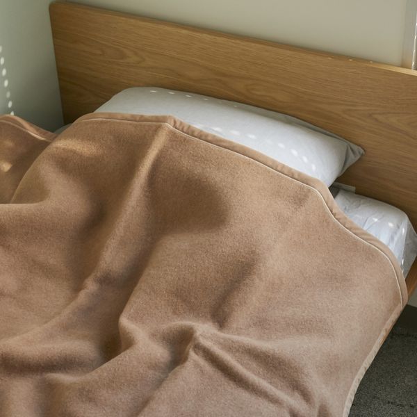 三井毛織/キャメルの洗える国産掛け毛布 シングル -保温力はウールの2