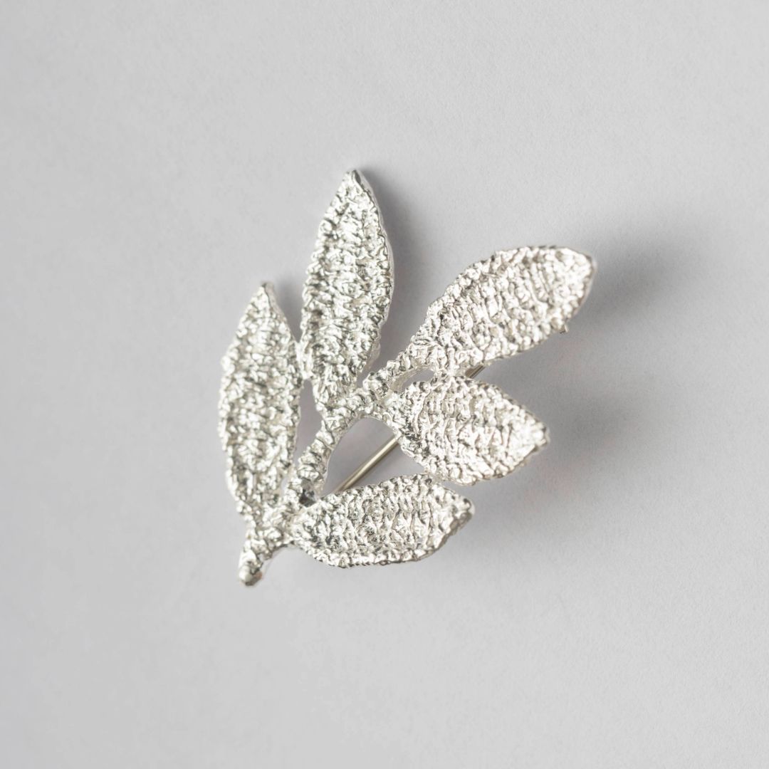 ichinose naomi/ブローチ タラノ木