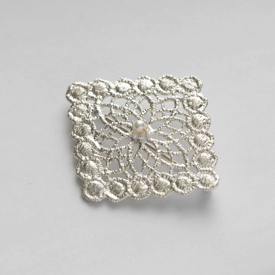 ichinose naomi/ブローチ 綿雪