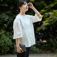 Kilka/軽くて羽織としても使える2WAYシャーリングブラウス