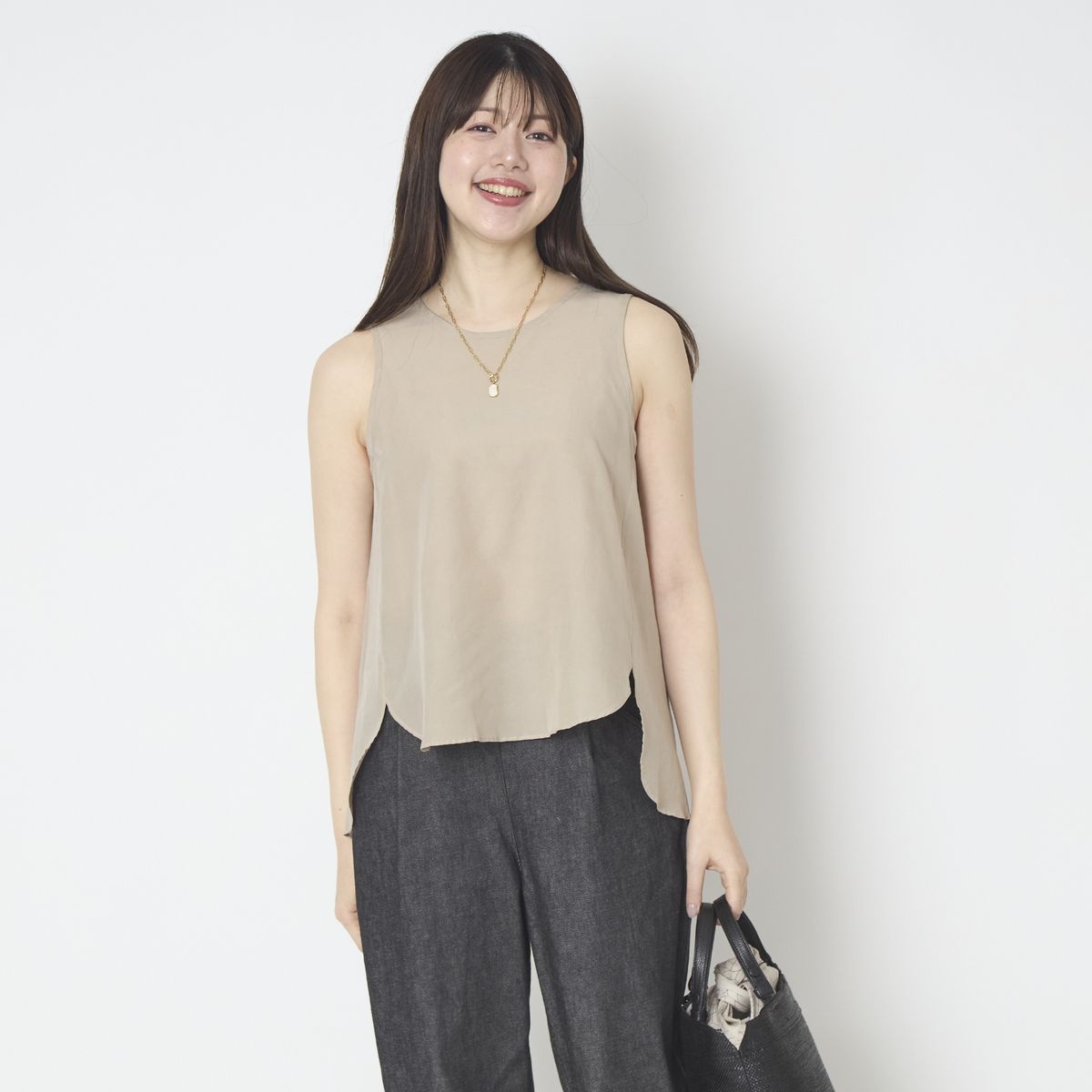 0910/さらさらシルクノースリーブトップ -お手入れ簡単でベーシックな 