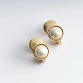 Ouca/カボッション貝パール×GDプレートイヤリング