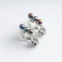 Ouca/カラー淡水パール縦ライン3粒イヤリング