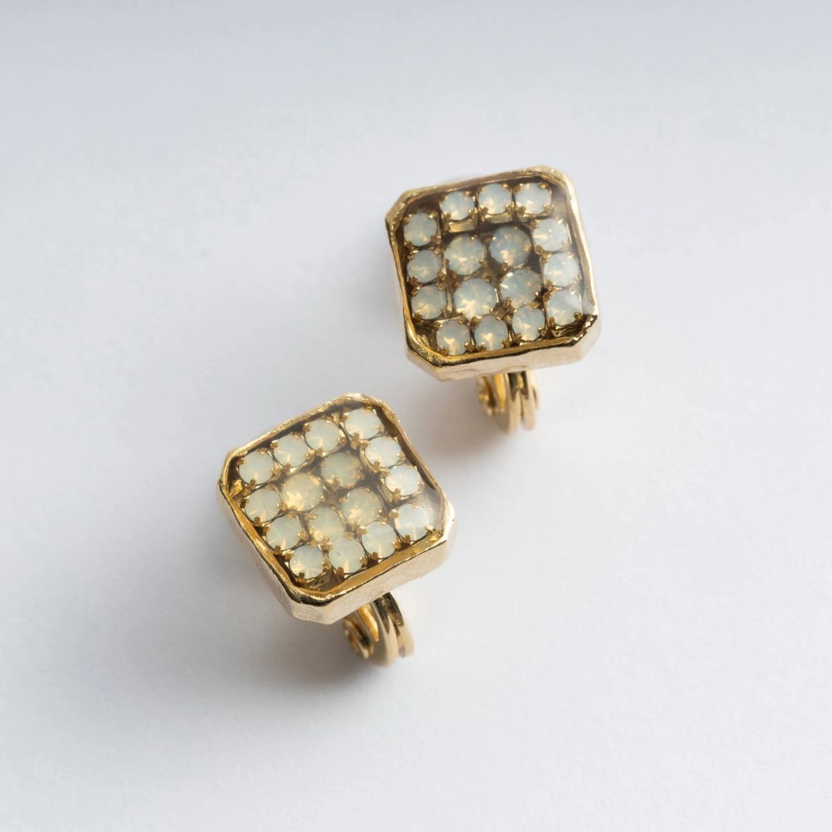 Ouca/クリスタルガラス×エナメル封入イヤリング