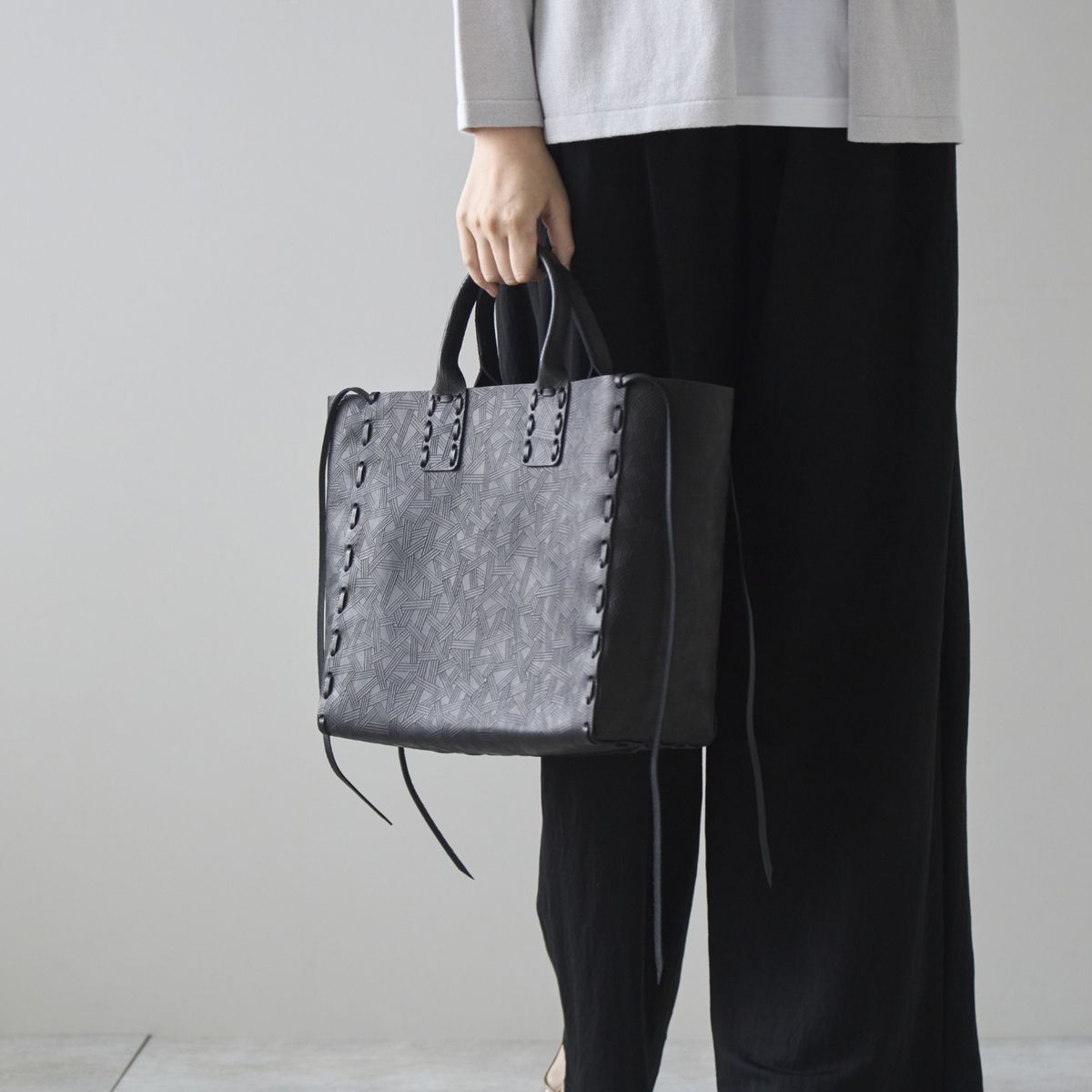 POMTATA/SAKU TOTE