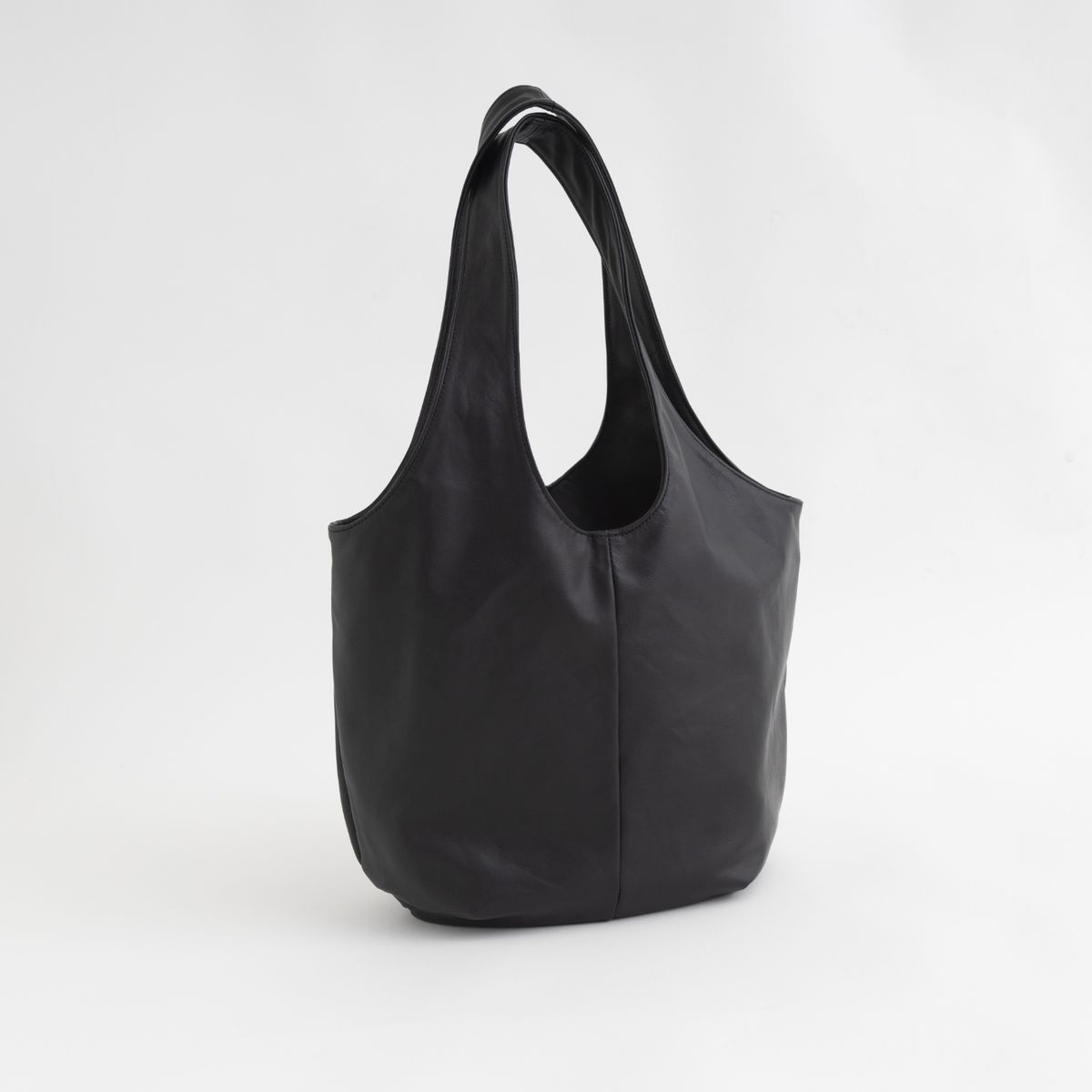 TOKYO LEATHER FACTORY/洗える牛革のドロップトートバッグ ブラック