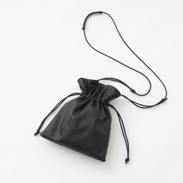 TOKYO LEATHER FACTORY/洗える牛革の巾着サコッシュ ブラック -キレイ