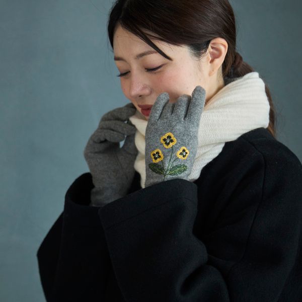 手袋 pansy(パンジー) -安原ちひろさんの絵を刺繍したカシミヤ100 手袋 pansy(パンジー) -安原ちひろさんの絵を刺繍したカシミヤ100