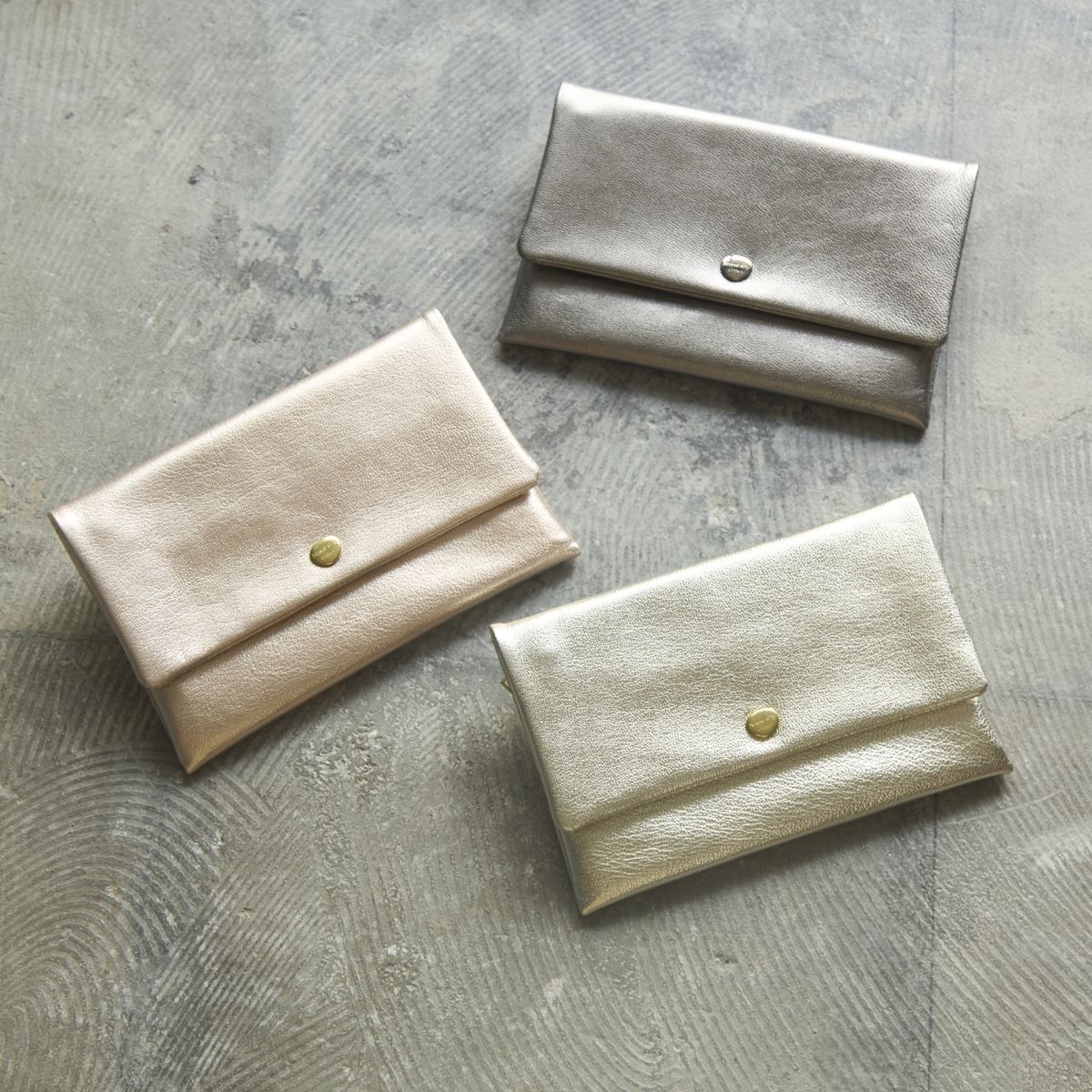 Neutral Gray/ハスキーロングウォレット　メタリックレザー