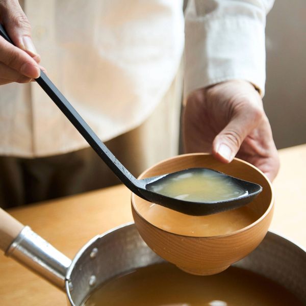 ピューター製　鍋とレードル 4w1h/ひし形レードル -鍋やフライパンの底にフィットする、ひし形の