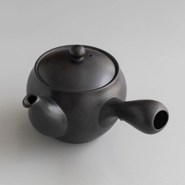 小杉窯/「どーぞ」のリス ミルクピッチャー -つぶらな瞳で見上げて