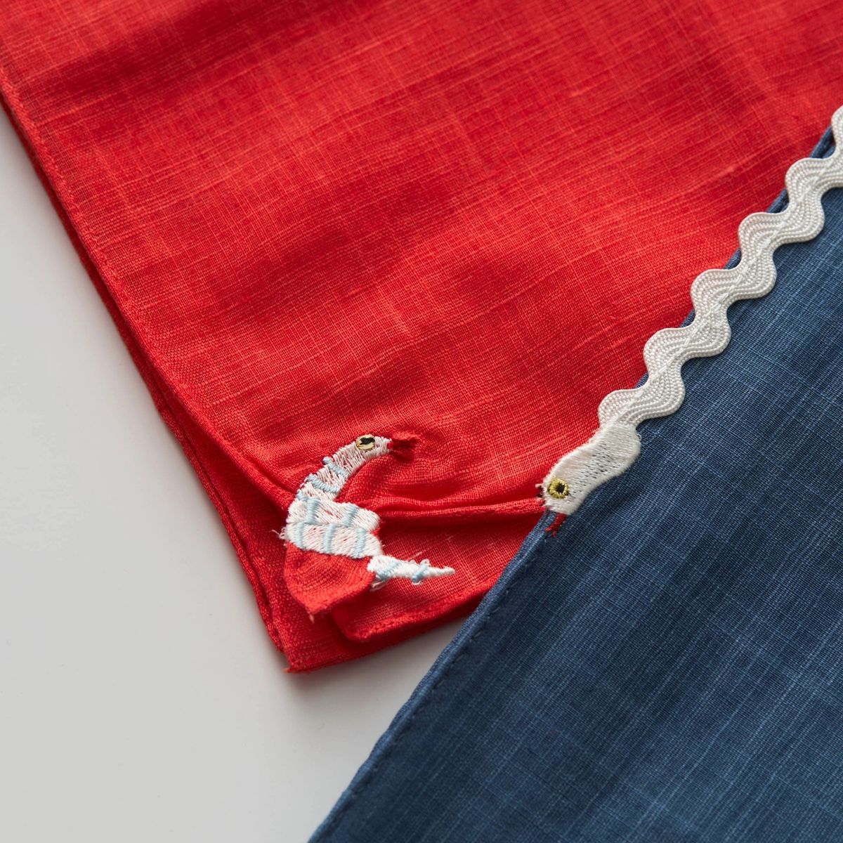 CLASSICS THE SMALL LUXURY/HIKKOMI ハンカチ 2025年 干支 巳