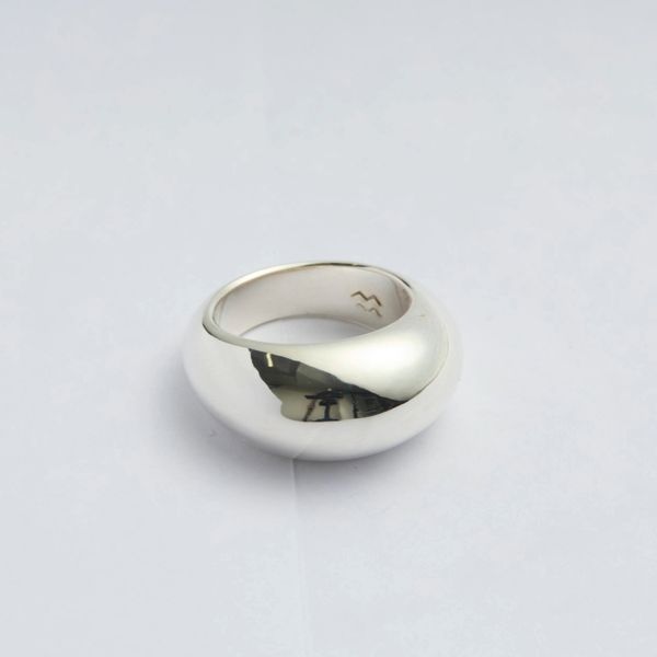 moe matsuda/月甲丸リング シルバー -女性らしさと力強さを備えた
