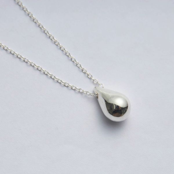 moe matsuda/しずくネックレス -長さ調整ができるのでモチーフが隠れ