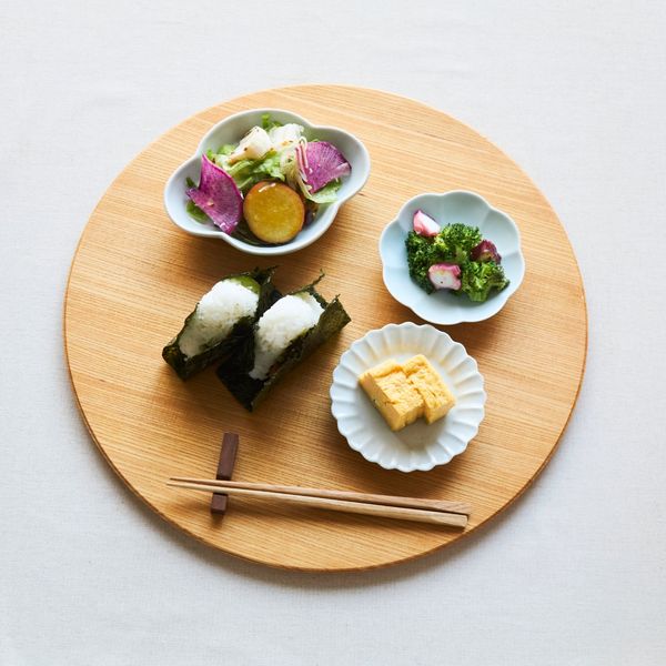 くびきの出品中敷き 四十沢木材工芸/KITO 匙面折敷 -匙面のおかげで凛とした雰囲気になる