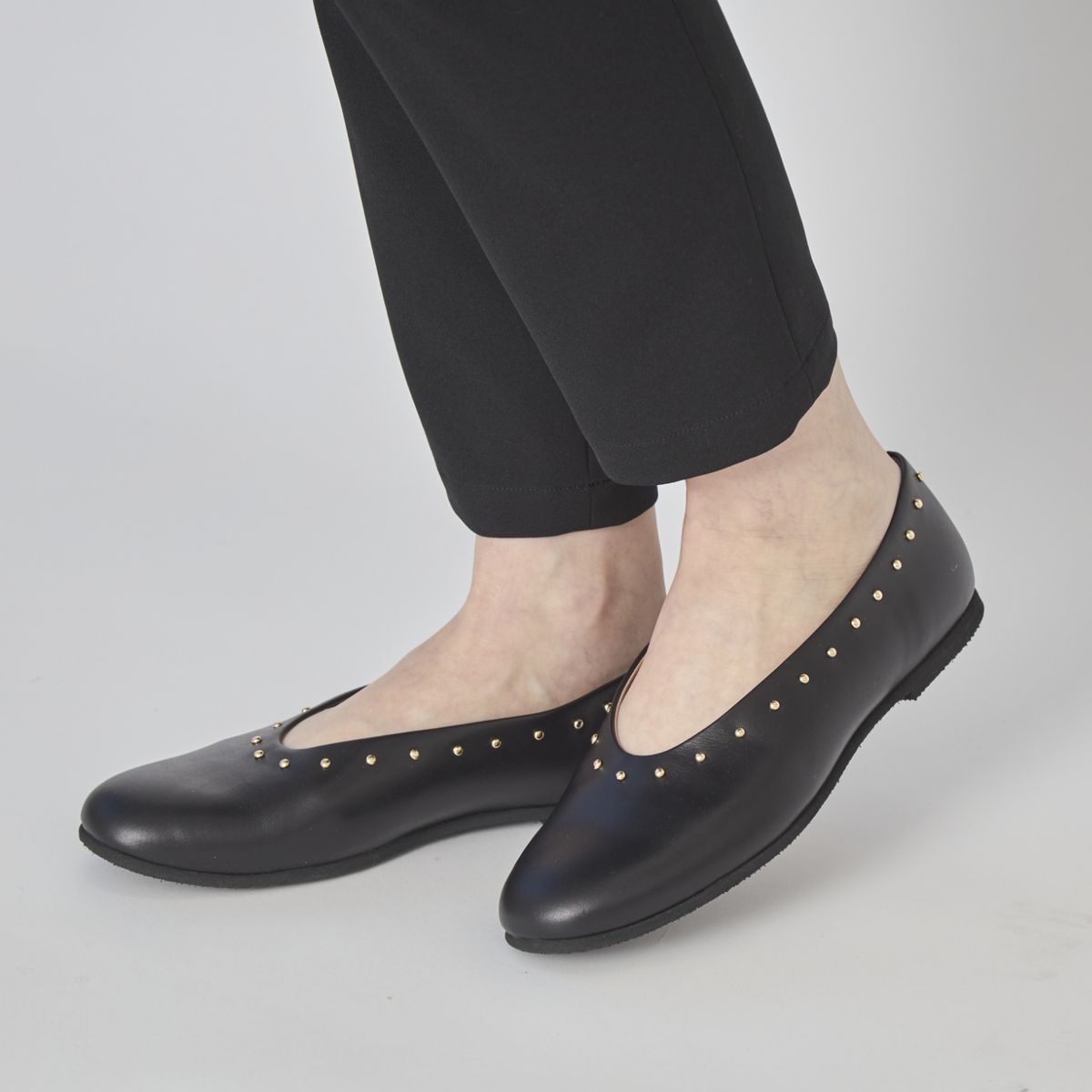 SHOESbakery/足に優しい深履きのバレエシューズ　スタッズつき