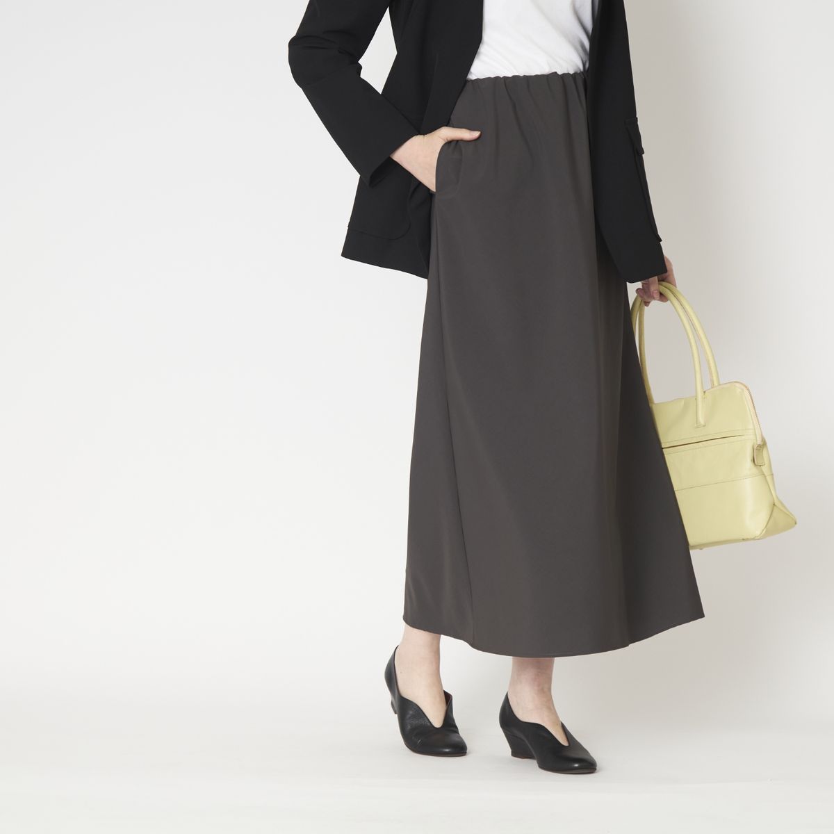 Kilka/さらりと軽い、すっきりシルエットのロングスカート