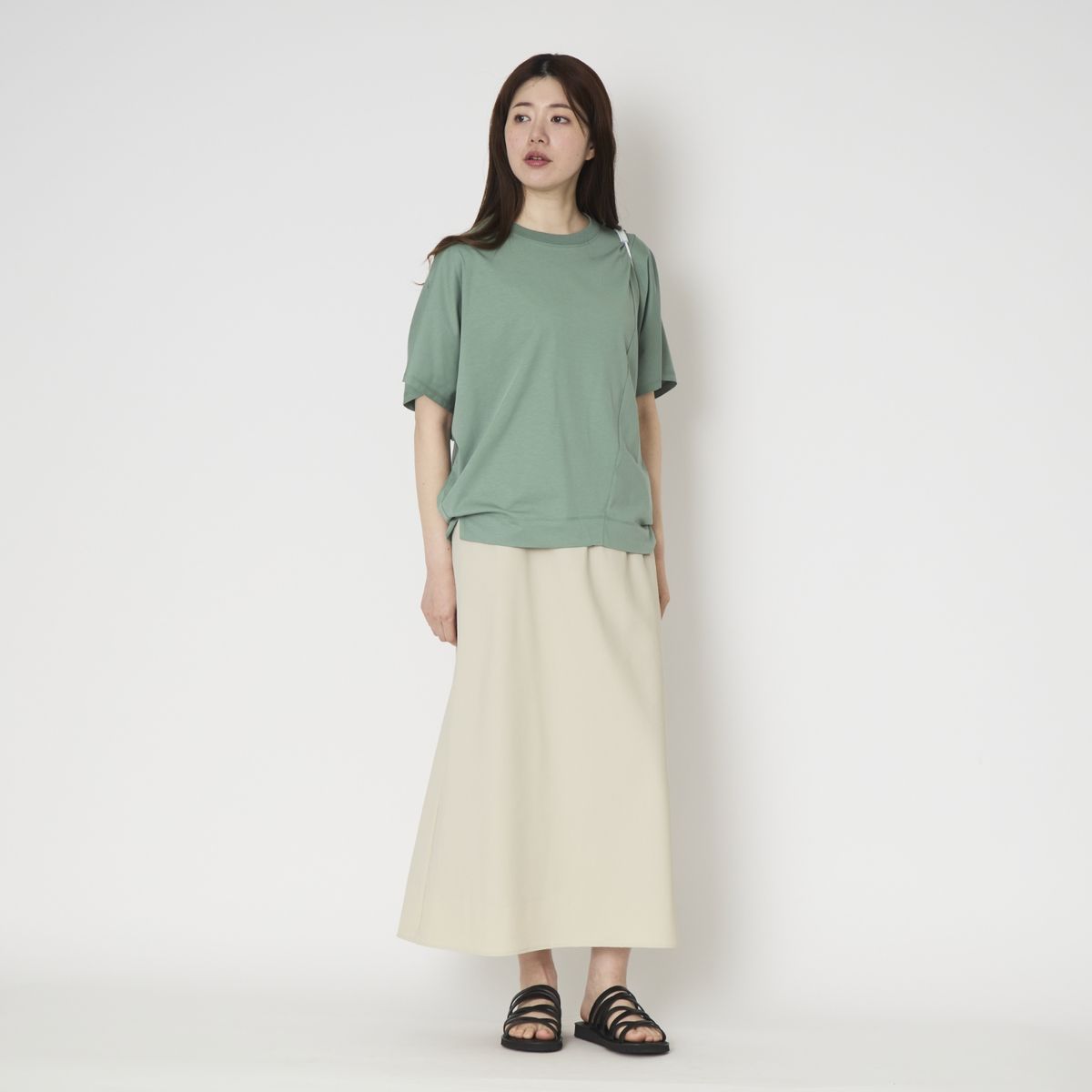 Kilka/さらりと軽い、すっきりシルエットのロングスカート
