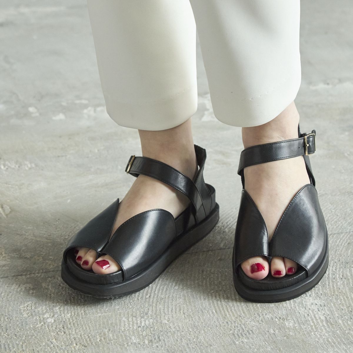 KUTSUNE/Re バタフライサンダル