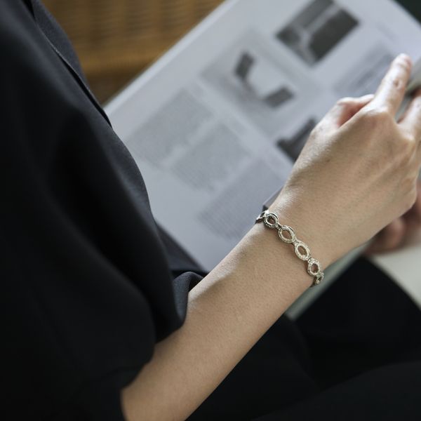 モチーフバングル ichinose naomi/バングル abuku -手仕事から生まれるレース模様が