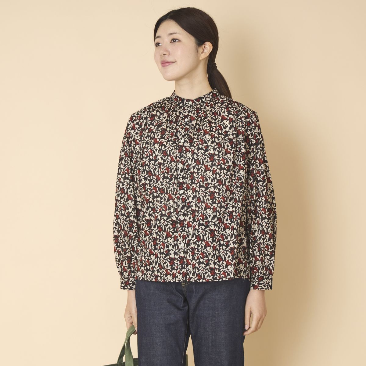 PONT DE CHALONS/フラワープリントギャザーブラウス ブラック