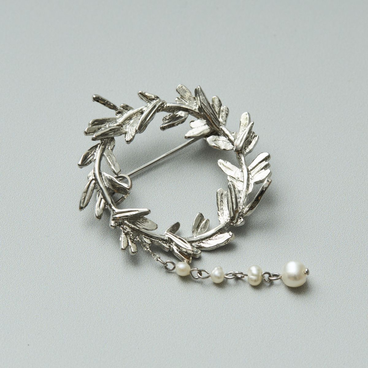 Ouca/リーフ+淡水パールブローチ サークル