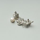 Ouca/リーフ＋大粒淡水パールブローチ ハーフ