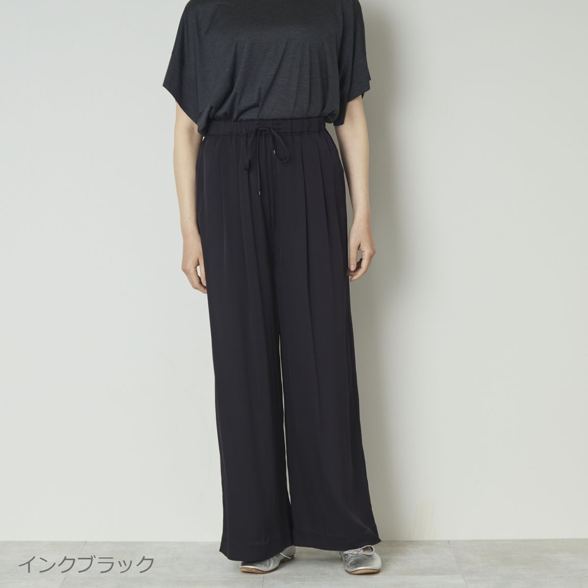 DRESS HERSELF/シルクサテンワイドパンツ