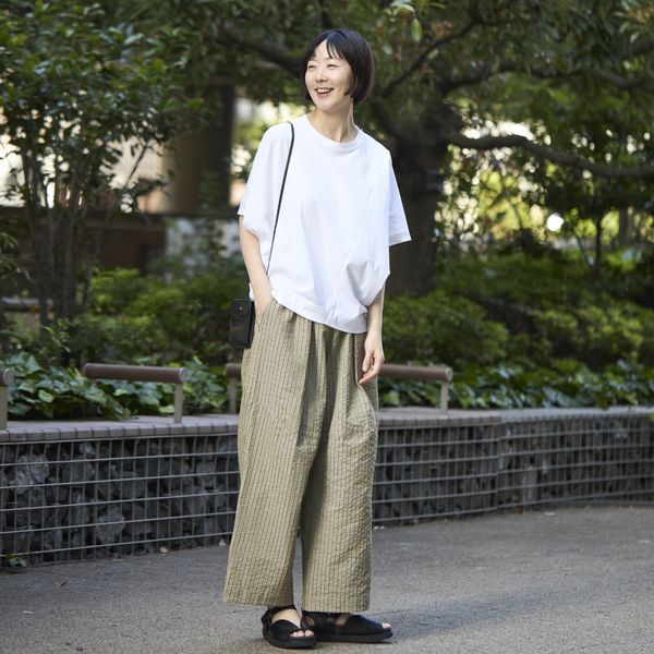 Kilka/風が通るストライプのカーブパンツ -足の周りに空間ができる