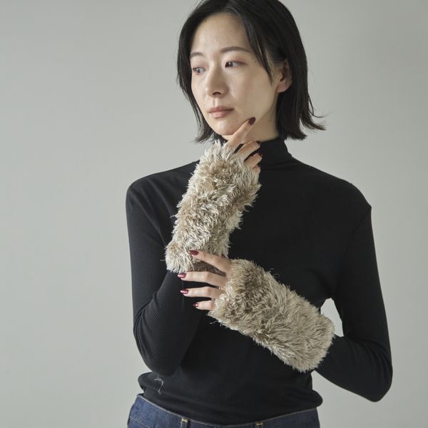 SISIA/シルクファーリストカバー