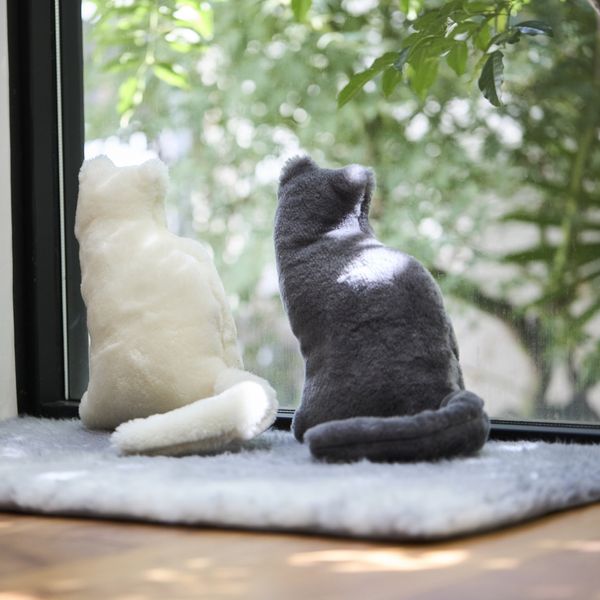 猫　クッション アンティーク LOOM＆SPOOL/SERENE ウール猫クッション -質感も存在感もまるで本物の