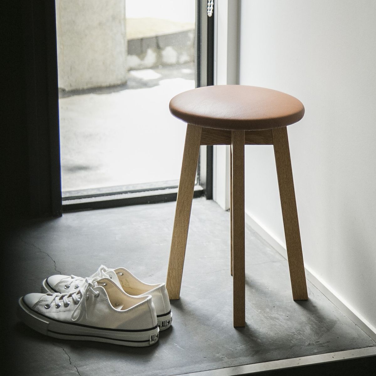 utatane/ボタンスツール　ロータイプ　レザー