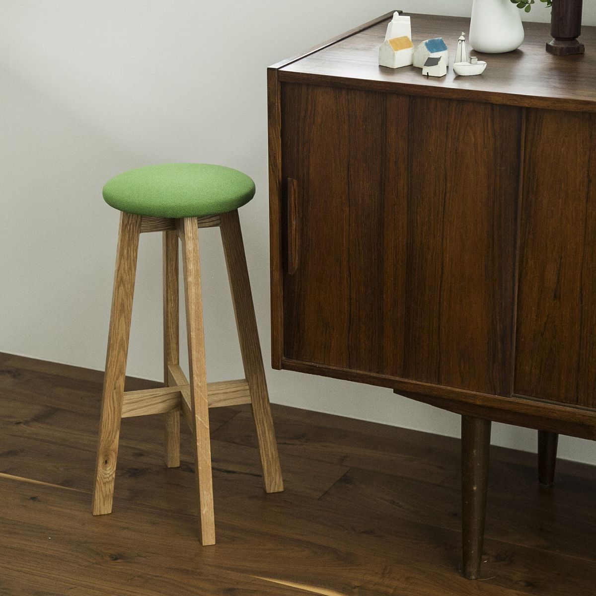 utatane/ボタンスツール　ハイタイプ　レザー