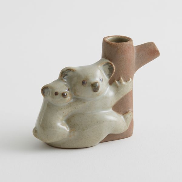 sen/コアラの花入れ -草花一輪だけでも愛らしく見える、コアラ親子の