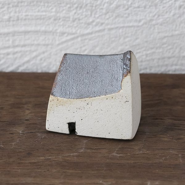 五月女 寛/黒い屋根の家