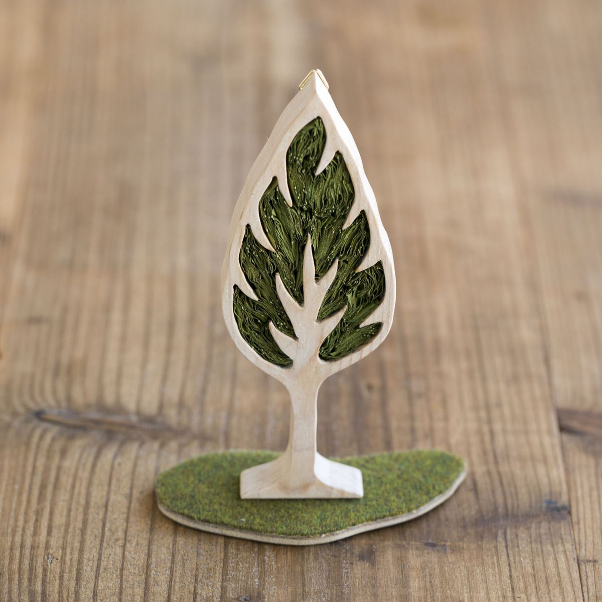 ナカヤマサトシ/壁掛けオブジェ しずく形の木