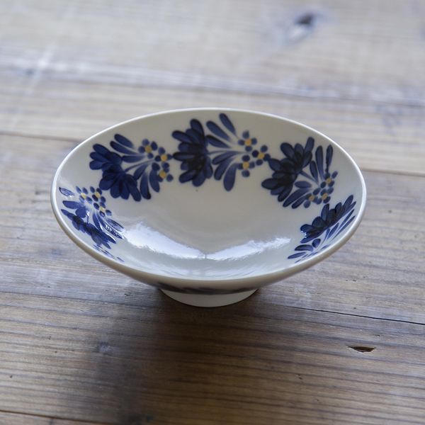 中古美術 ？ 青い花模様の陶器製小鉢12個セット 中古 Studio Karakusa/青い花の中鉢 -食卓に咲く青い花と金彩 - スタイルストア