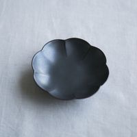 KIHARA/菊割小皿 黒鉄砂